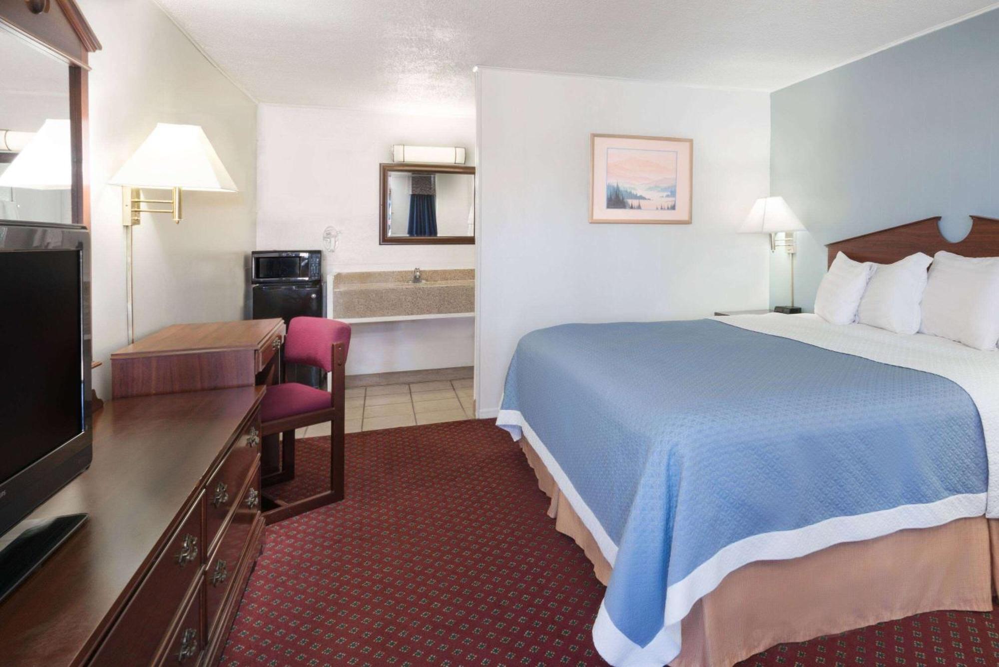 Travelodge By Wyndham Las Vegas Nm Exterior foto
